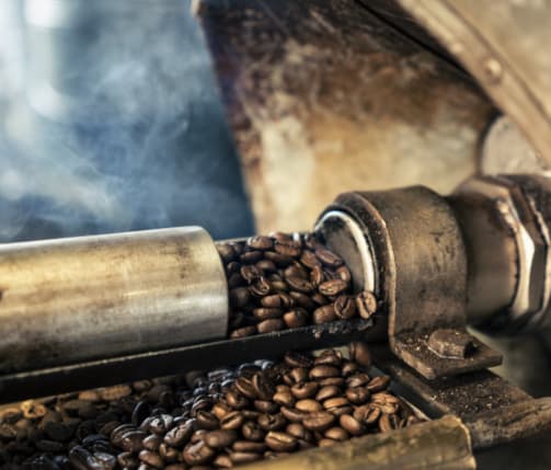 Kaffeebohnen werden mit dem Aerotherm-Röstverfahren geröstet